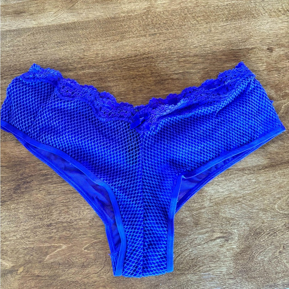 Victorias Secret Medium panty, mesh and ruffle back purple
